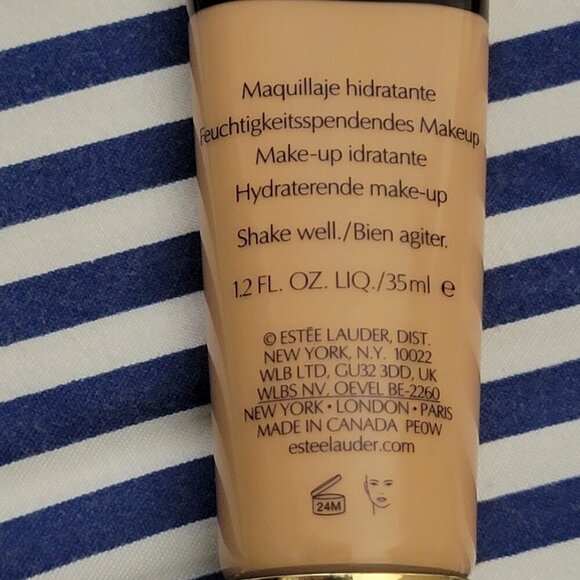 Estee Lauder Futurist Hydra Rescue Moisturizing Foundation Shades: 3W1 or 1N1 - Picture 4 of 15